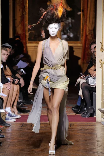 Look 3